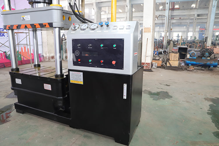 200噸四柱液壓機生產(chǎn)廠家 200噸四柱液壓機生產(chǎn)廠家