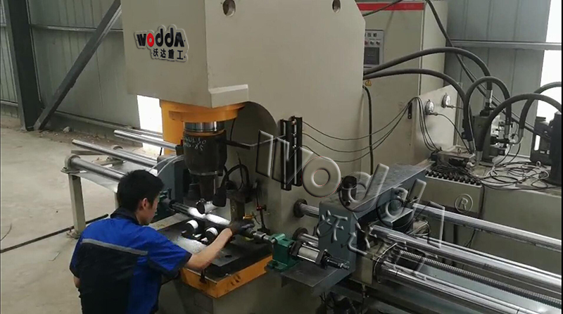 200噸單臂校直機客戶現場 200噸單臂校直機客戶現場