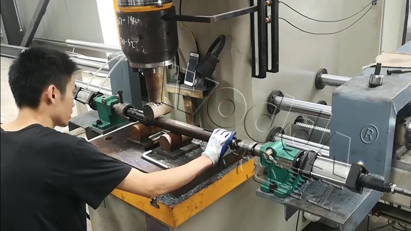 200噸單臂校直機客戶現場 200噸單臂校直機客戶現場