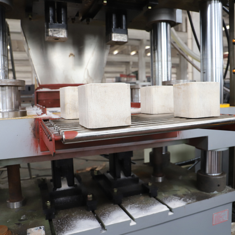 牛羊舔磚液壓機(jī)多少錢一臺(tái) 牛羊舔磚液壓機(jī)多少錢一臺(tái)