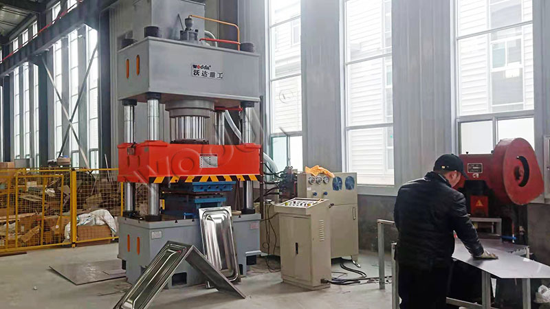 BDF水箱液壓機(jī) BDF水箱液壓機(jī)